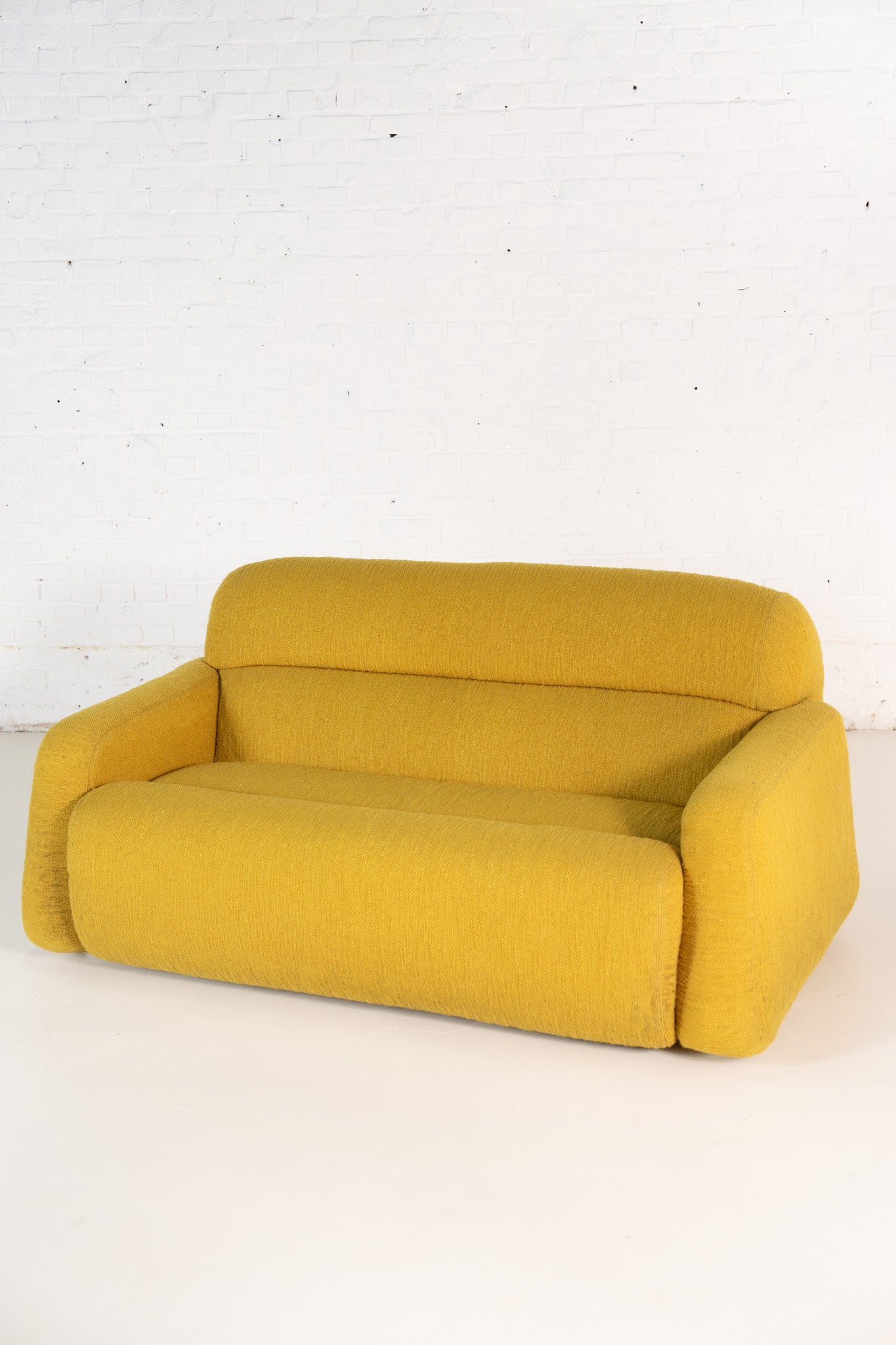 MID CENTURY 2-ZITSBANK IN MOSTERDGEEL