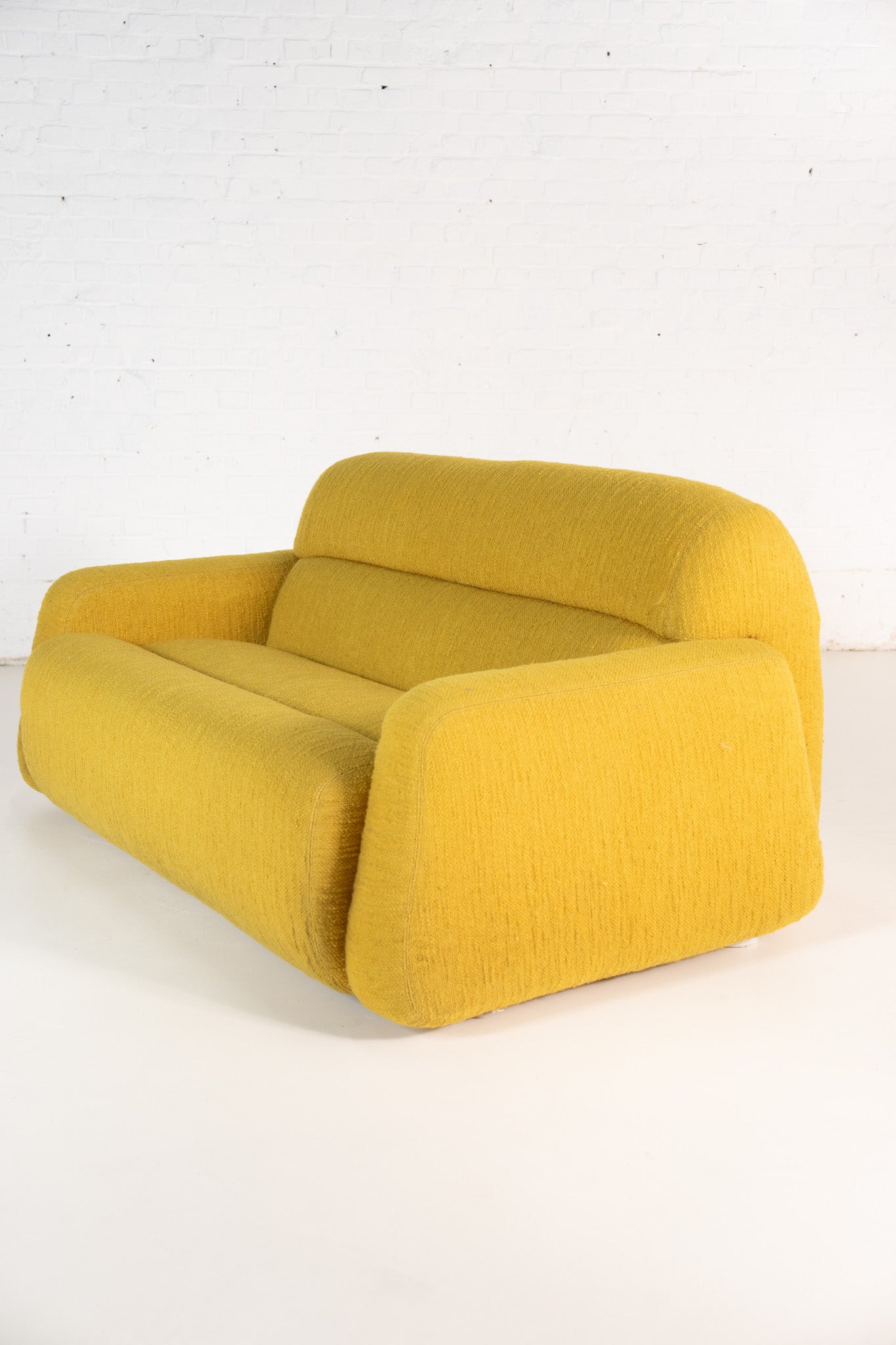 MID CENTURY 2-ZITSBANK IN MOSTERDGEEL