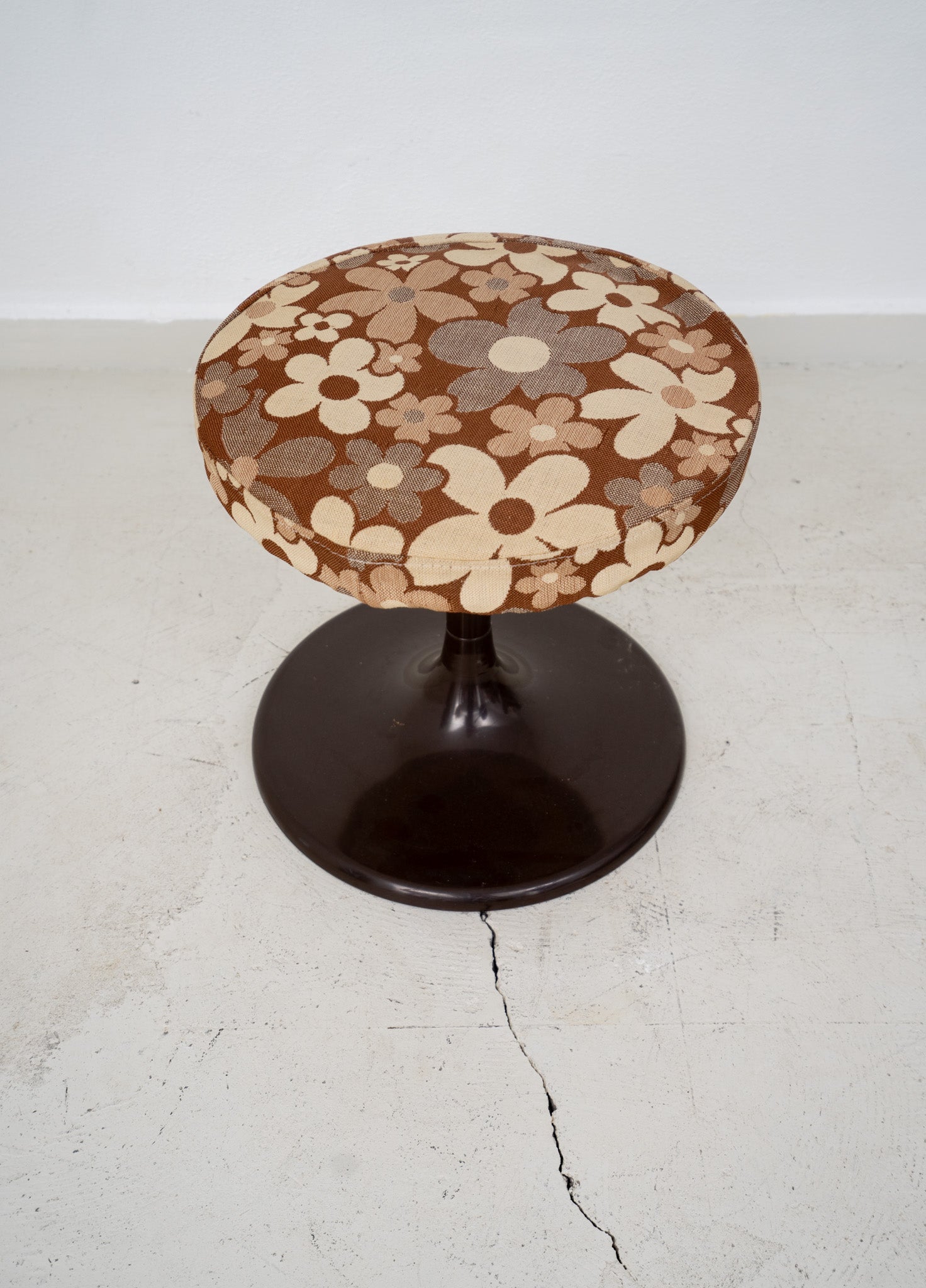 1960s FLOWER STOOL
