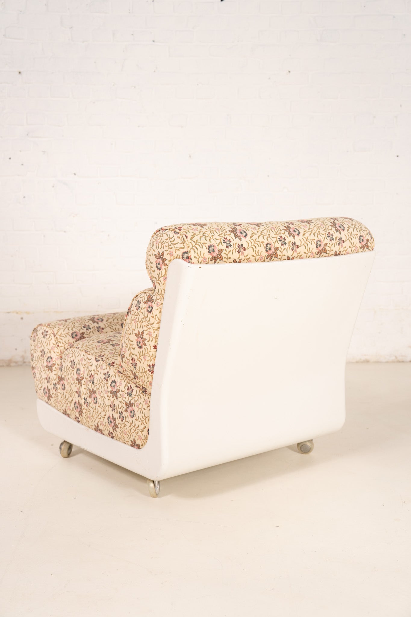 FLOWER PRINT 1970s LOUNGE CHAIR