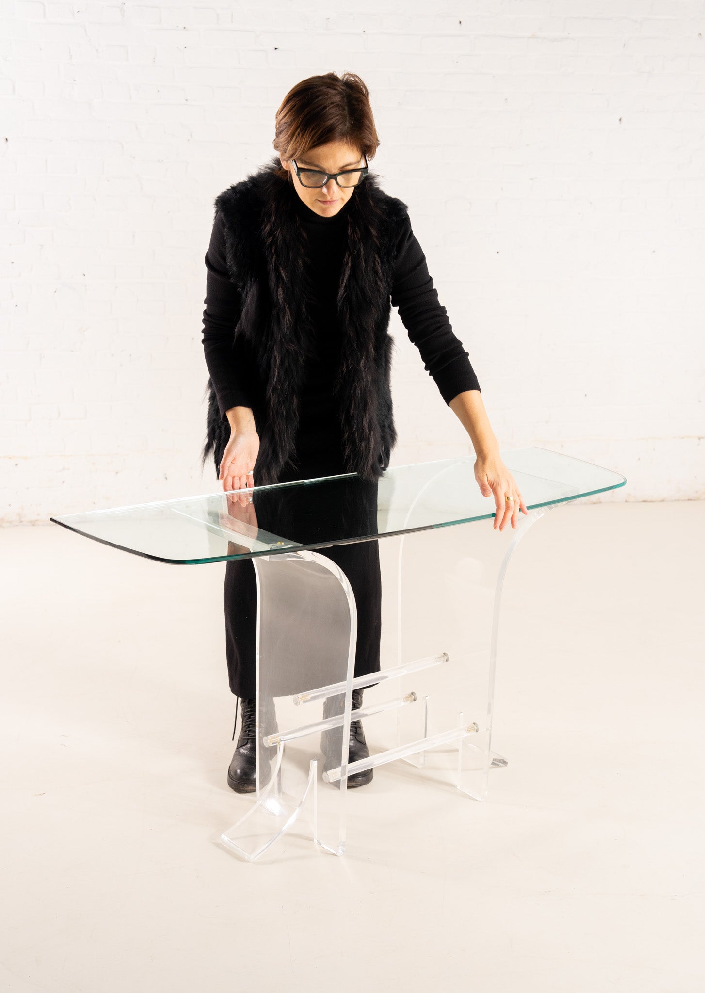 GLASS & PLEXI CONSOLE