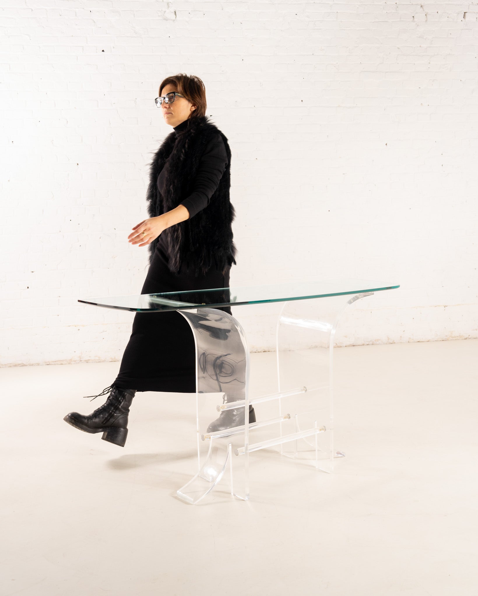 GLASS & PLEXI CONSOLE