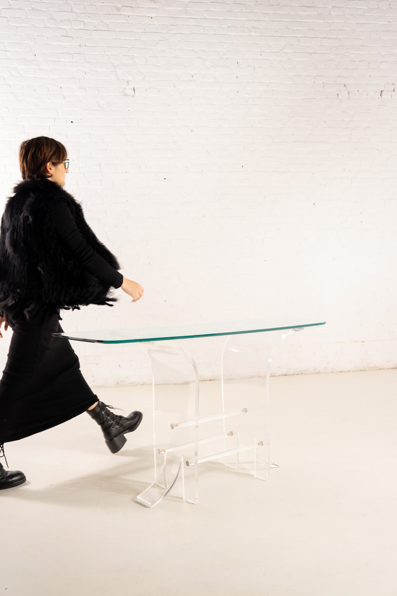 GLASS & PLEXI CONSOLE