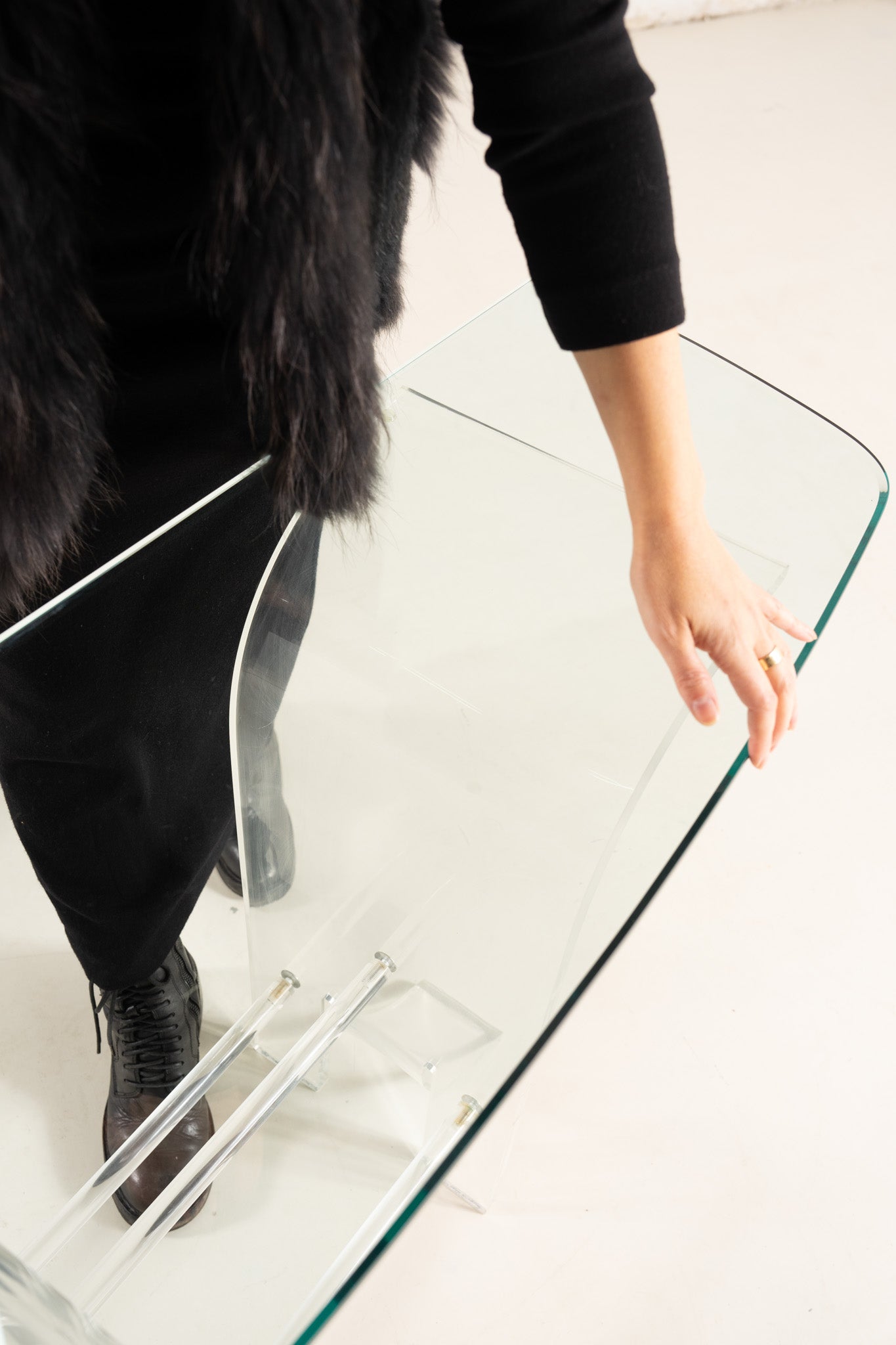 GLASS & PLEXI CONSOLE