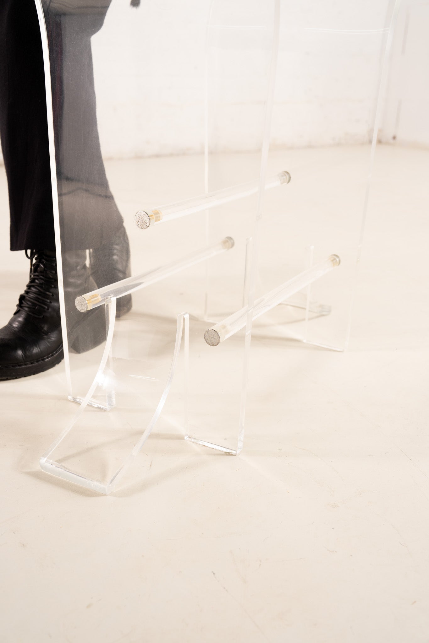 GLASS & PLEXI CONSOLE