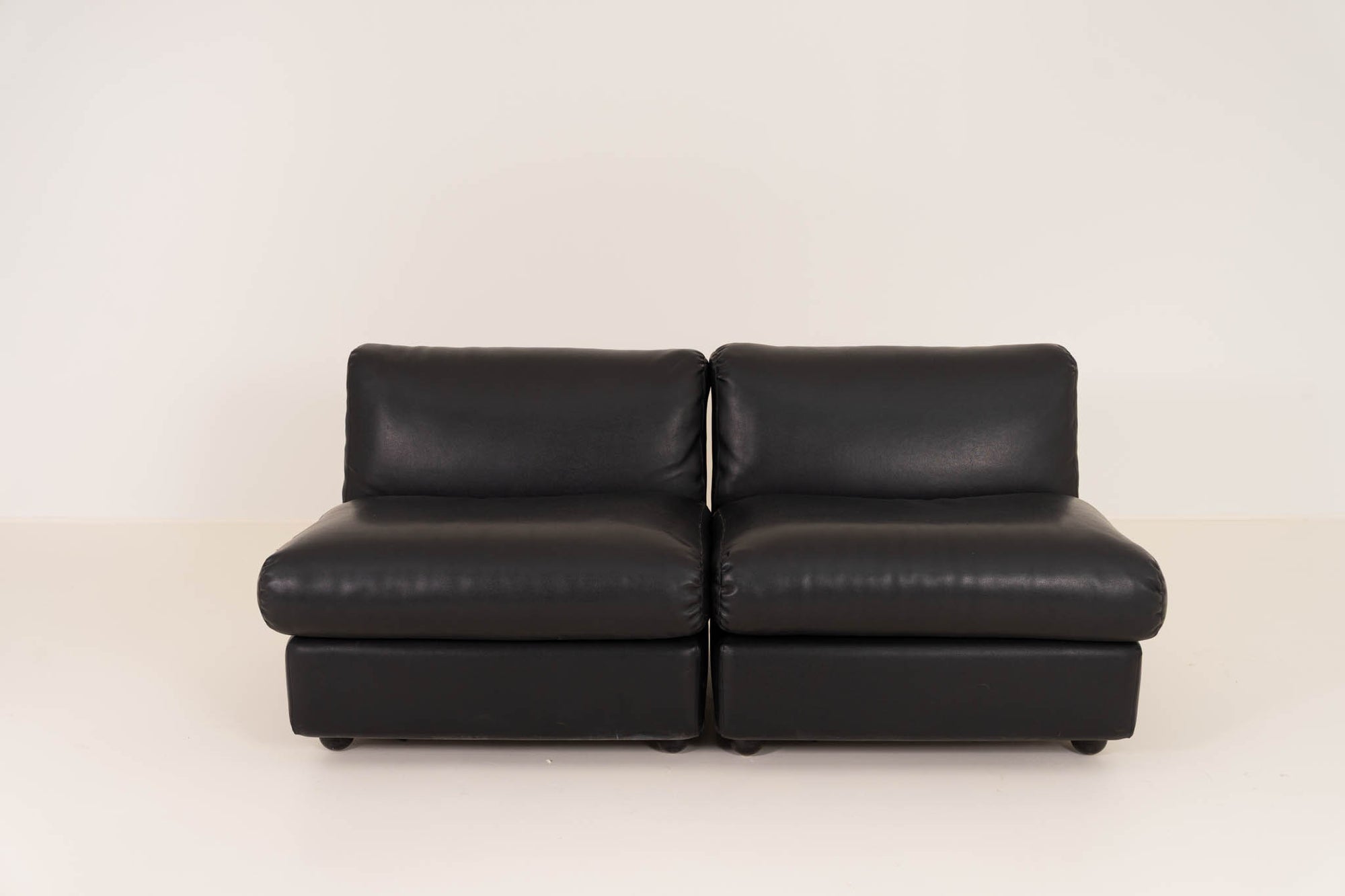 Mario Bellini for B&B Italia – Amanta Lounge Chair (sold individually)