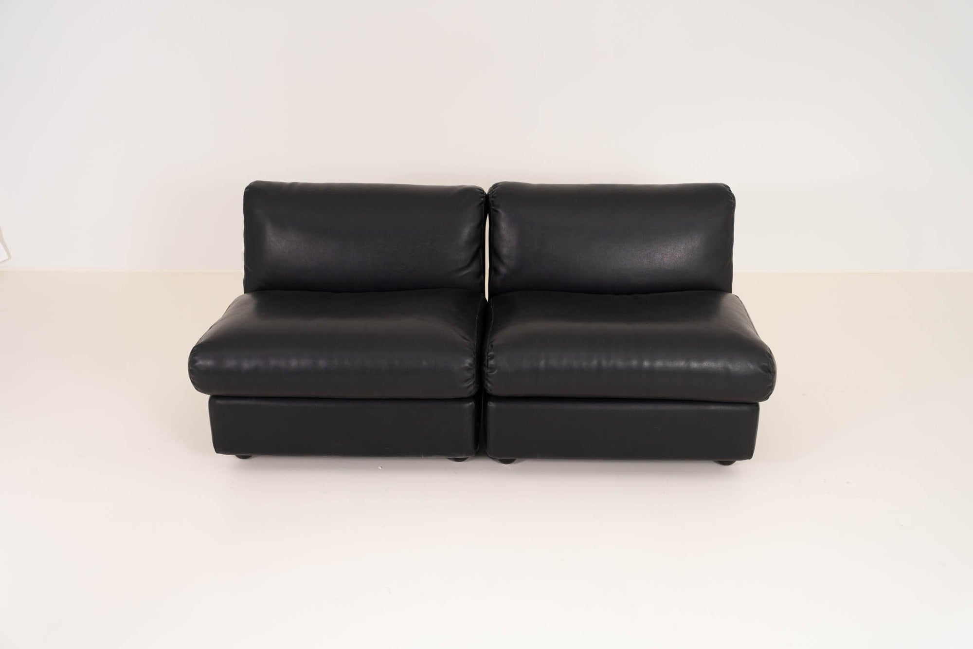 Mario Bellini for B&B Italia – Amanta Lounge Chair (sold individually)