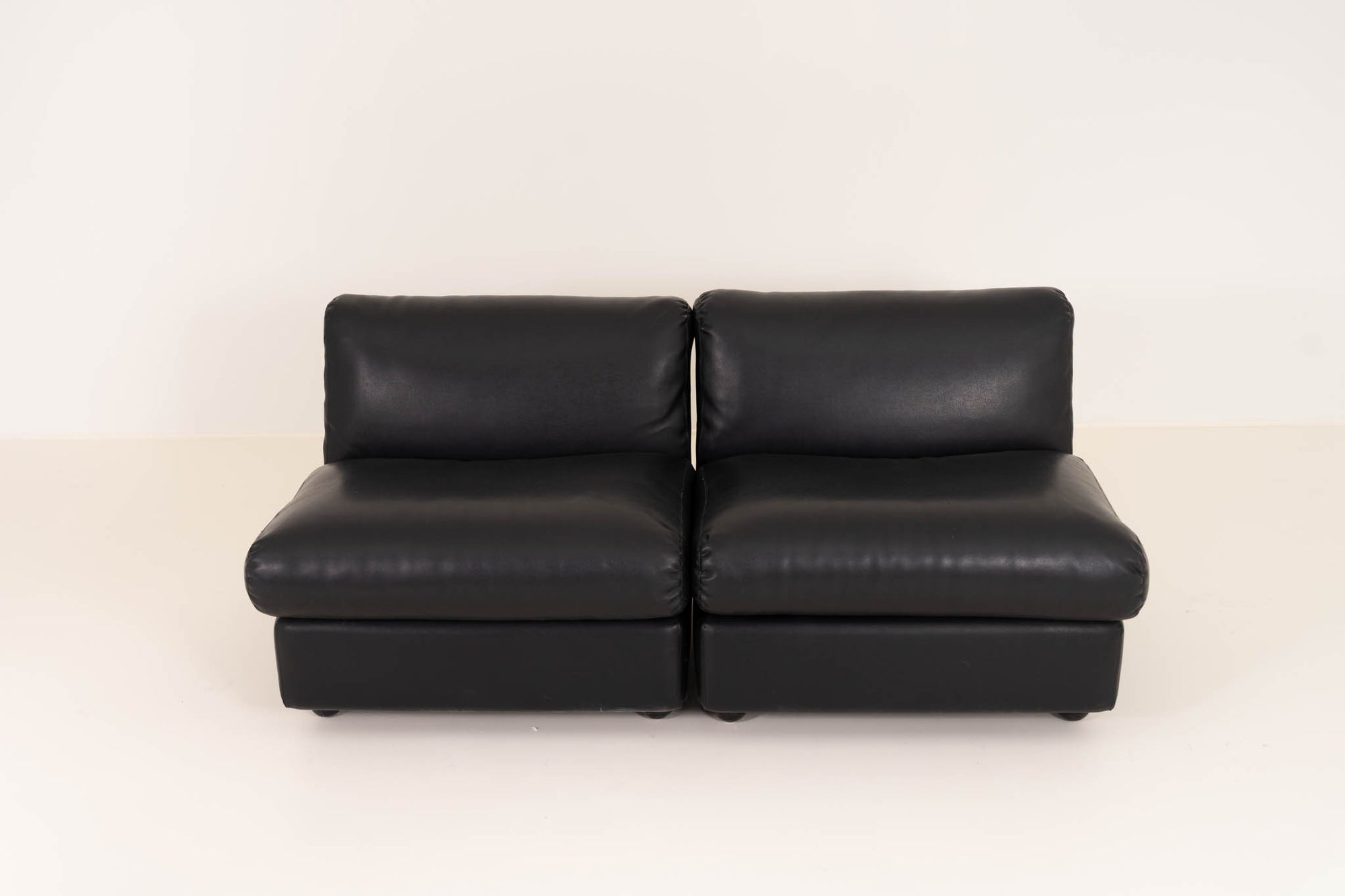 Mario Bellini for B&B Italia – Amanta Lounge Chair (sold individually)