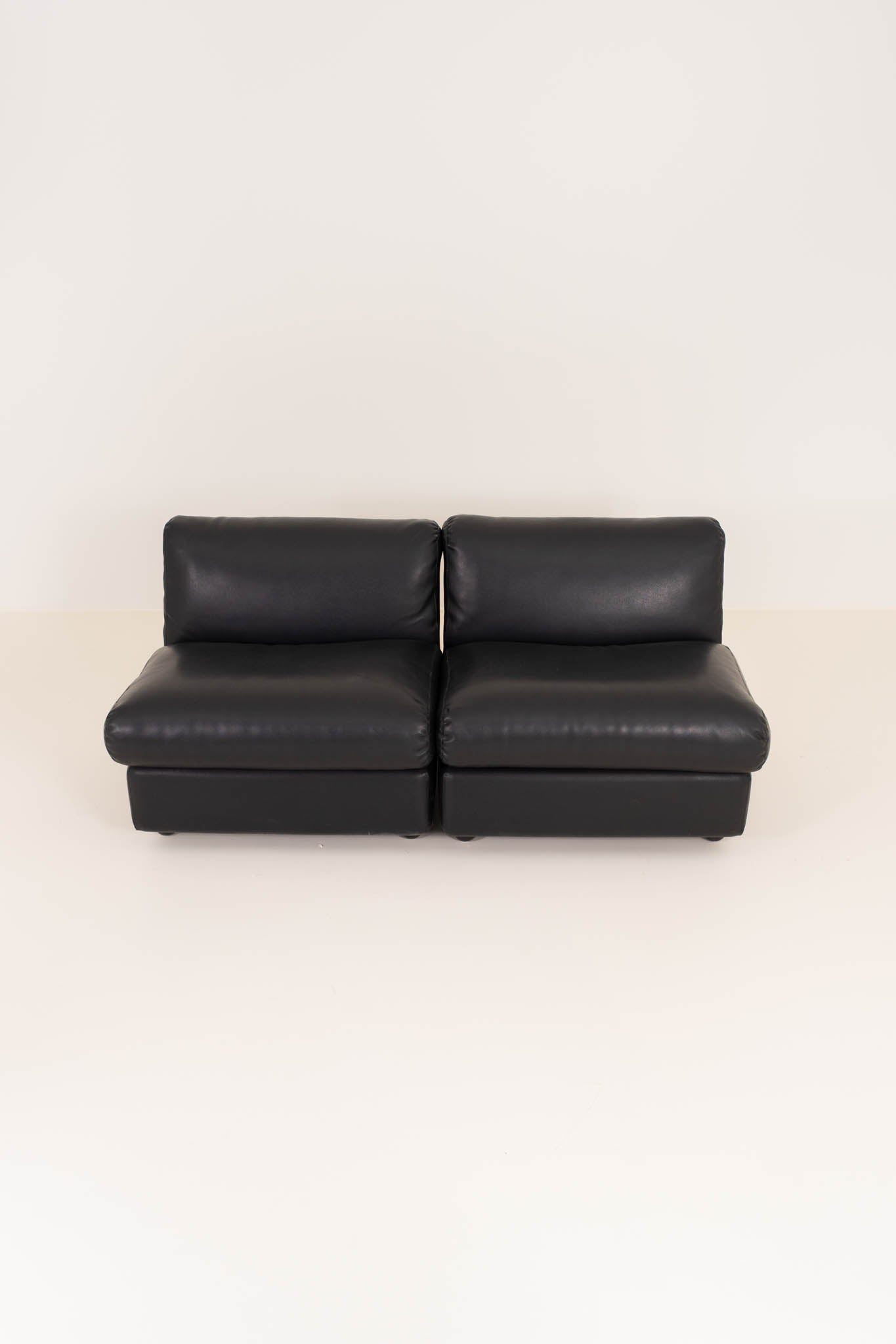 Mario Bellini for B&B Italia – Amanta Lounge Chair (sold individually)