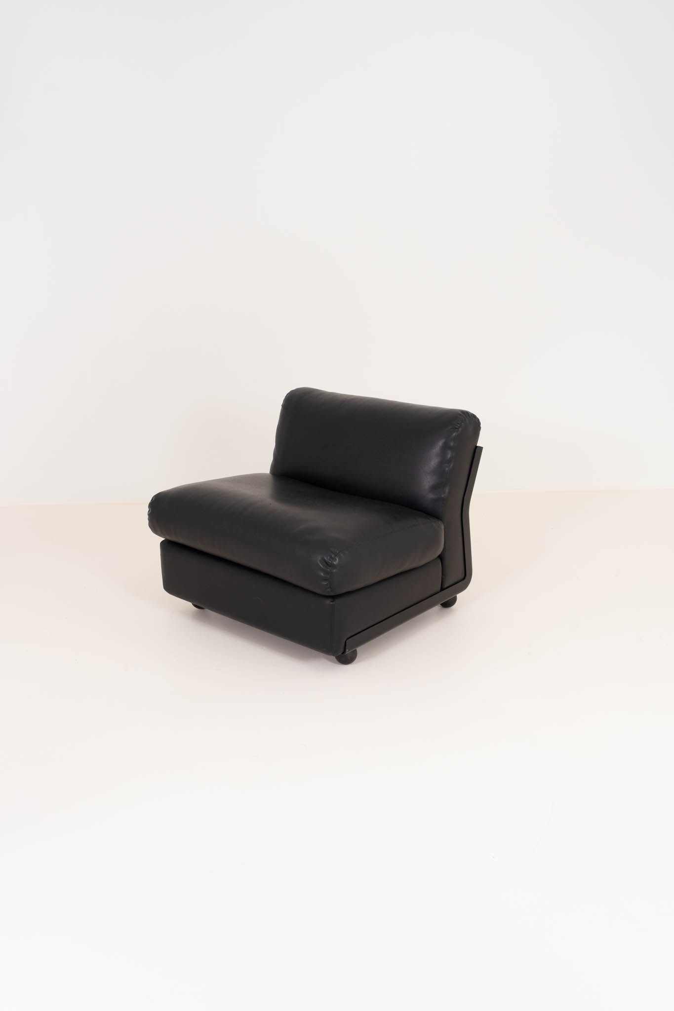 Mario Bellini for B&B Italia – Amanta Lounge Chair (sold individually)