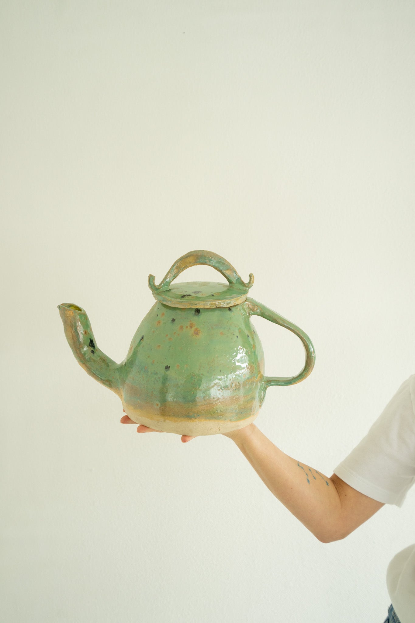 CERAMIC HAND MADE TEA POT