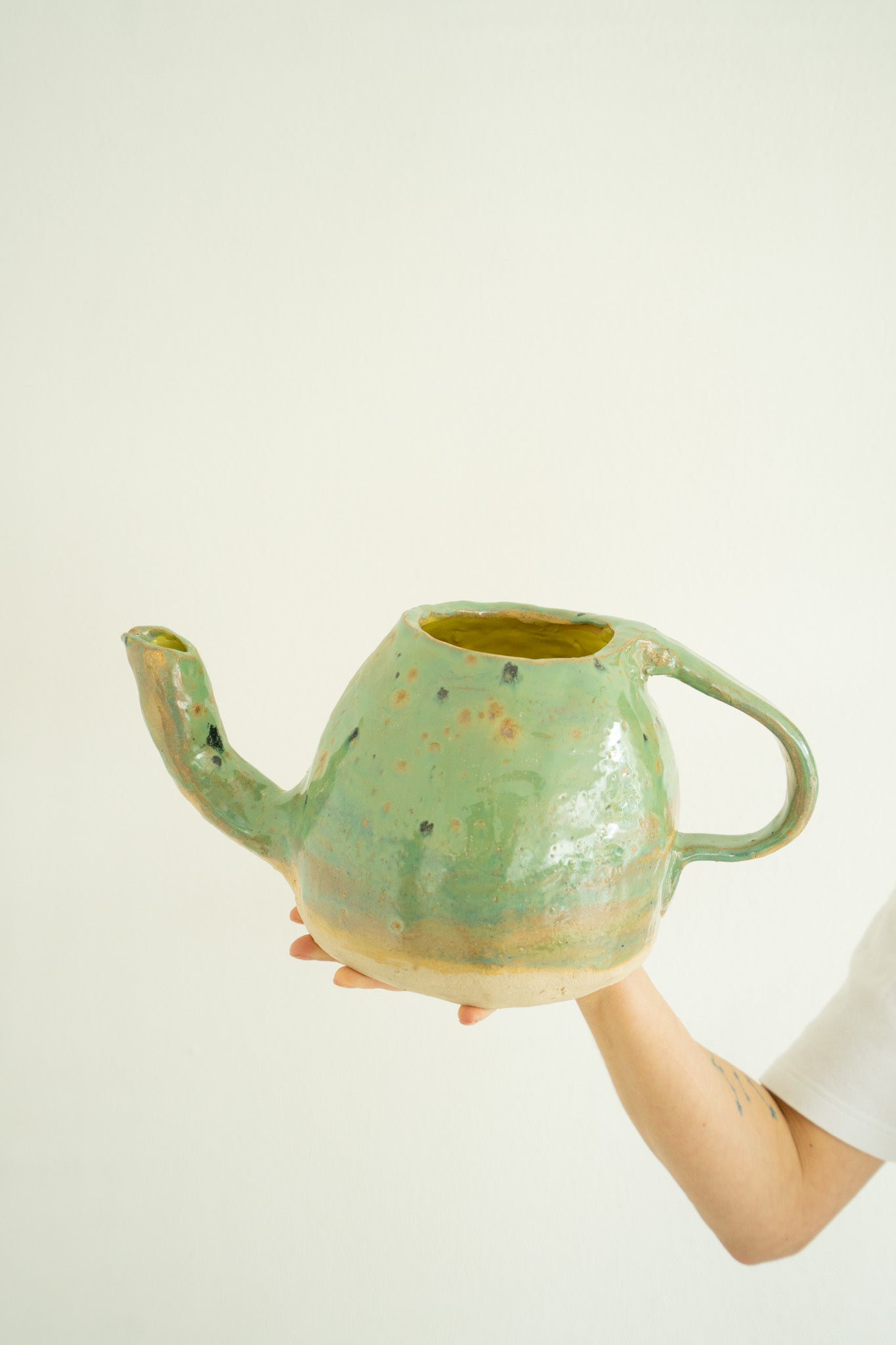 CERAMIC HAND MADE TEA POT