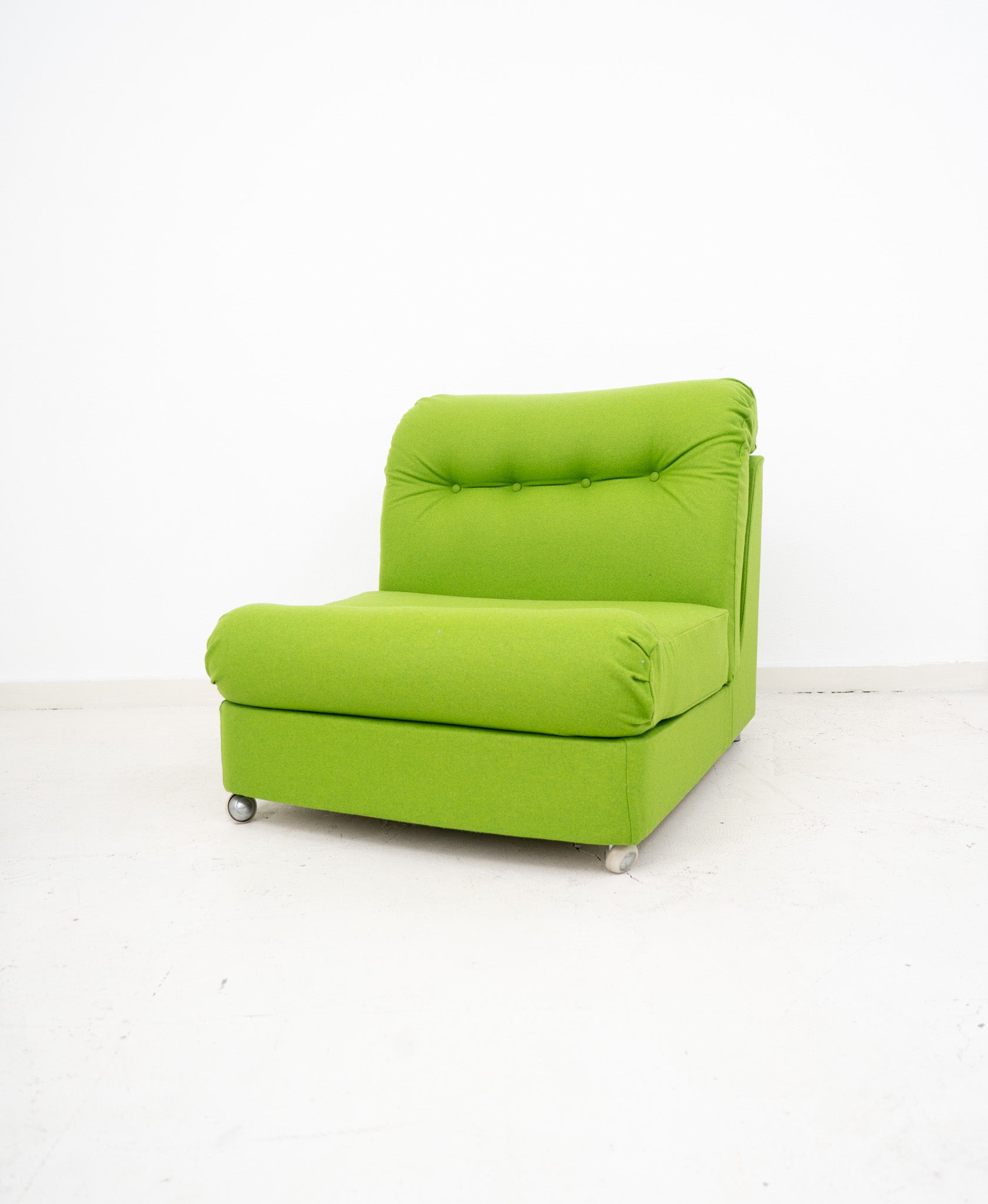 'JUNE BUG' LOW RISE 70s LOUNGE CHAIR