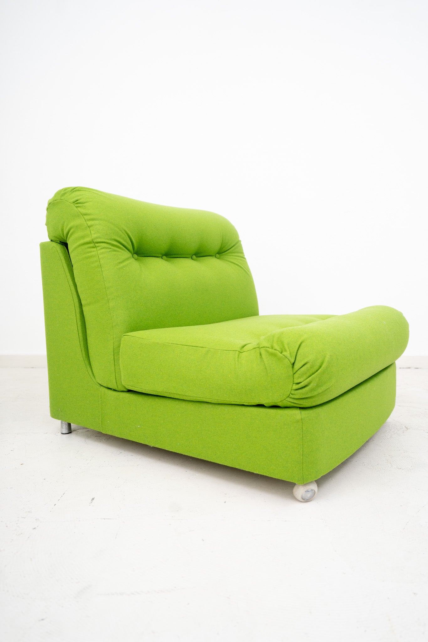 'JUNE BUG' LOW RISE 70s LOUNGE CHAIR