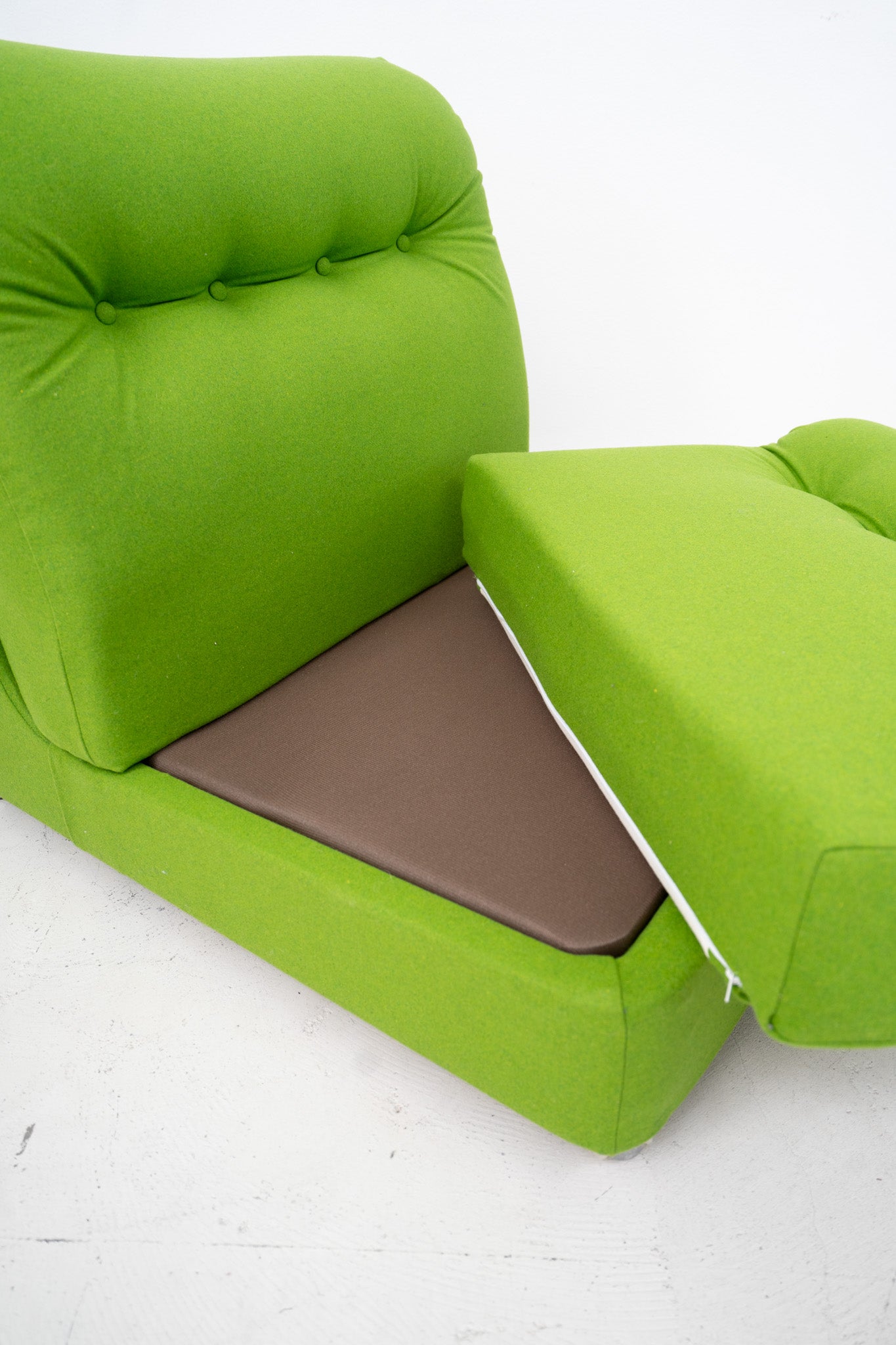 'JUNE BUG' LOW RISE 70s LOUNGE CHAIR