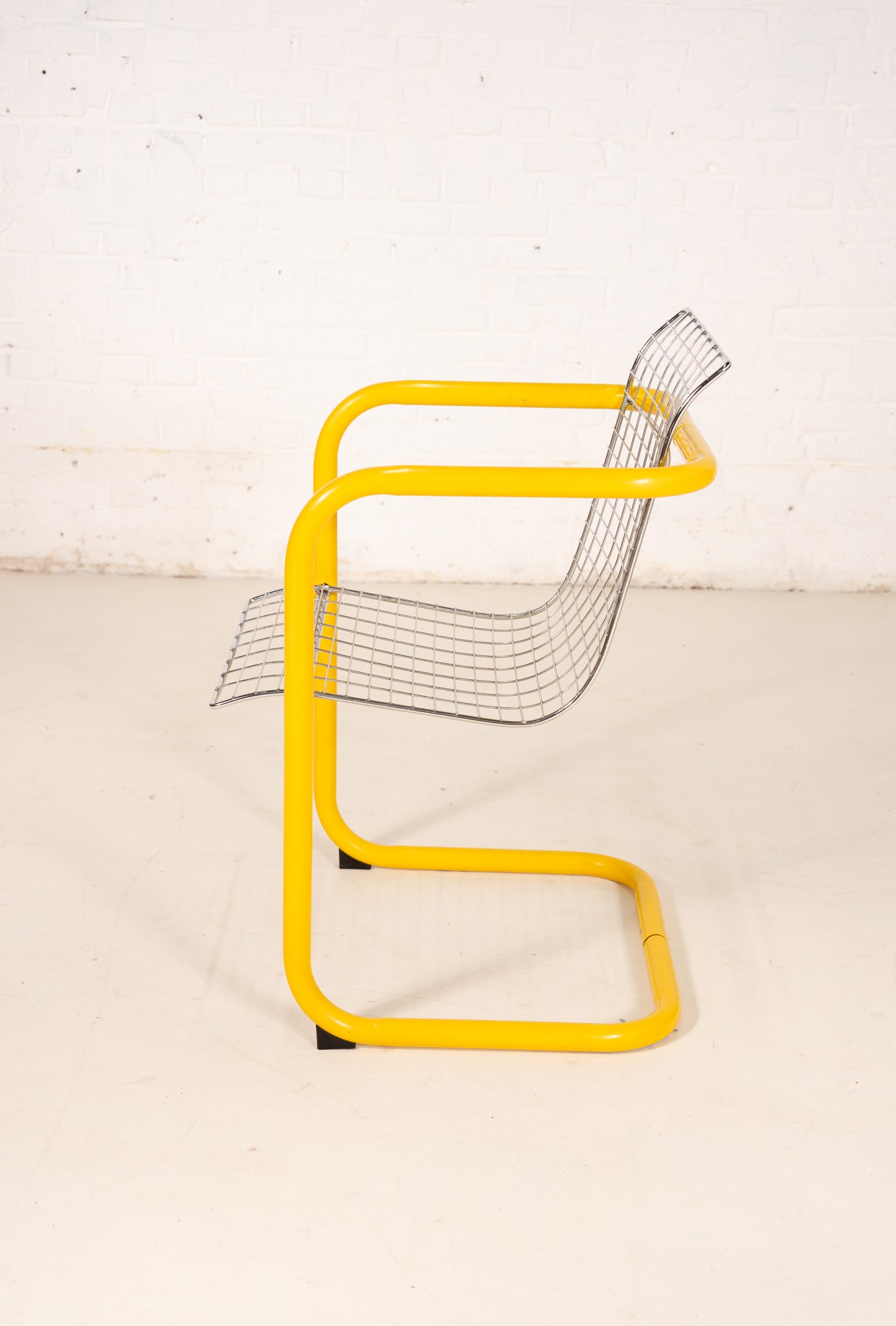 MODERNIST CHAIR