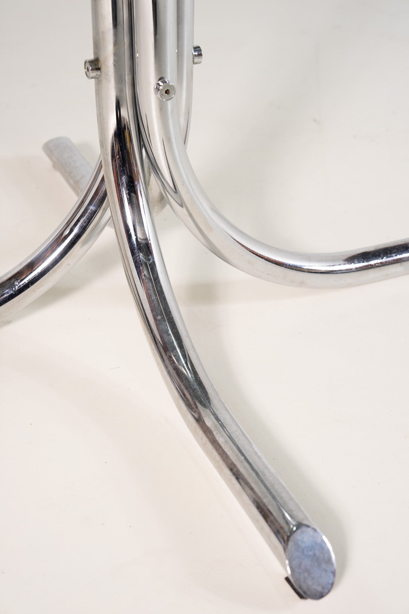 MEDUSA TABLE BY ALBERTO BAZZANI FOR TETRARCH