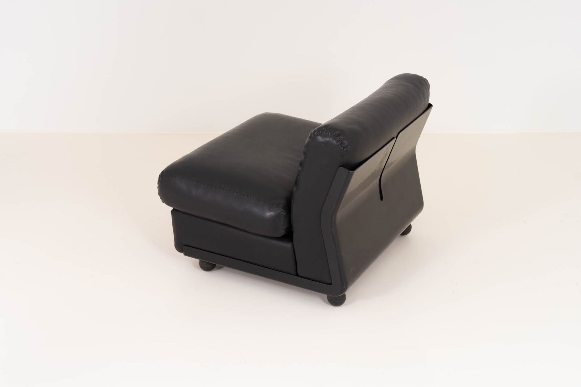 Mario Bellini for B&B Italia – Amanta Lounge Chair (sold individually)