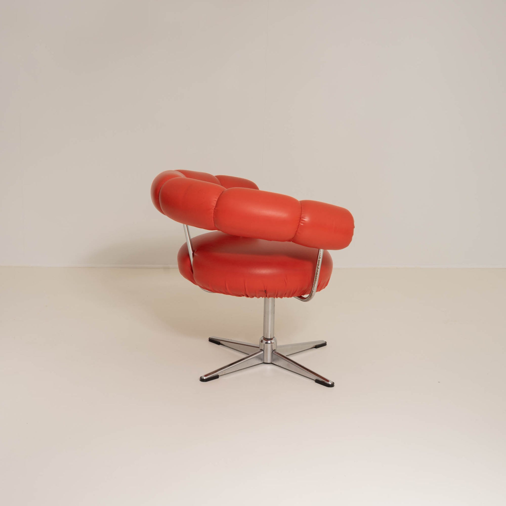 Vintage Swirl Chair in Orange Leatherette