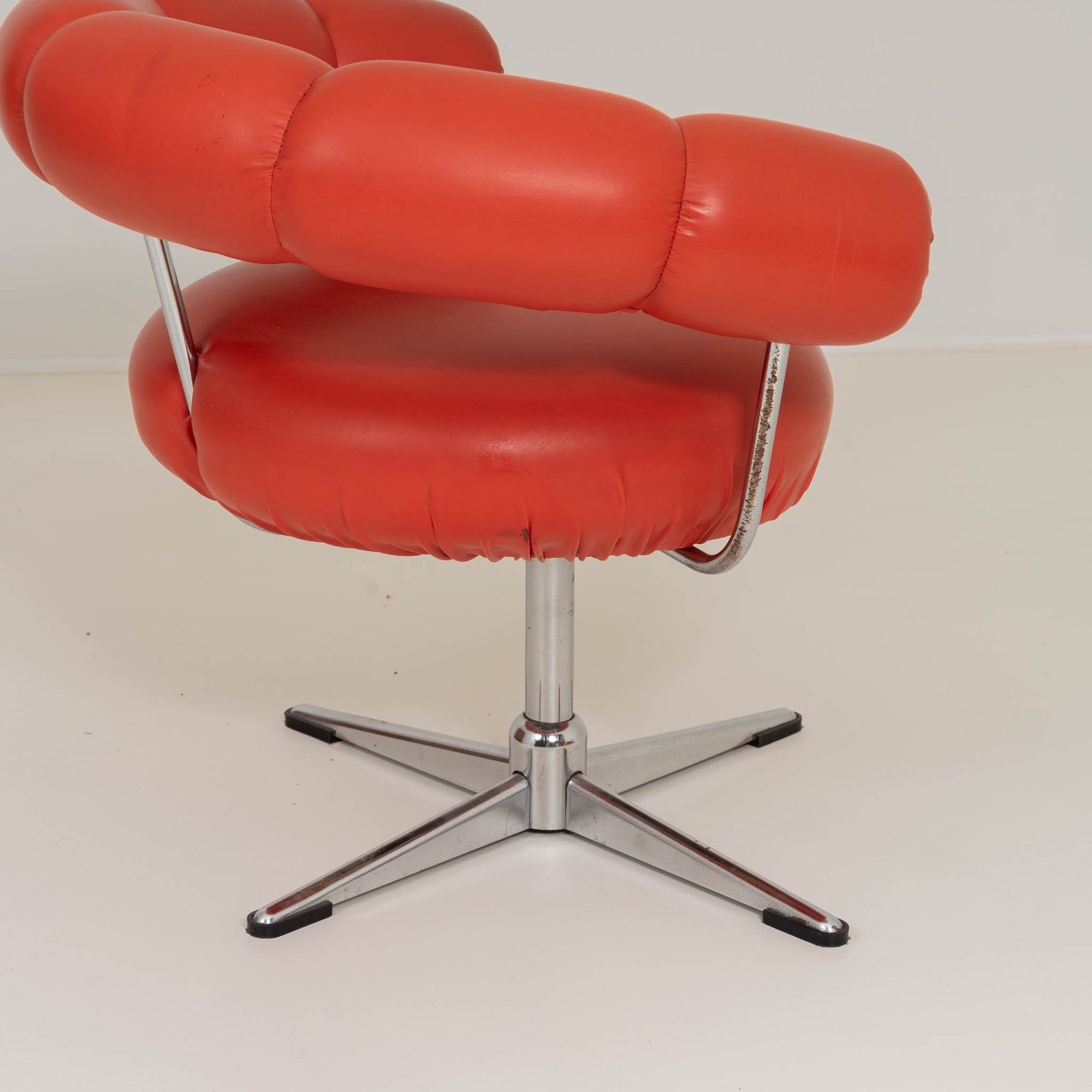 Vintage Swirl Chair in Orange Leatherette