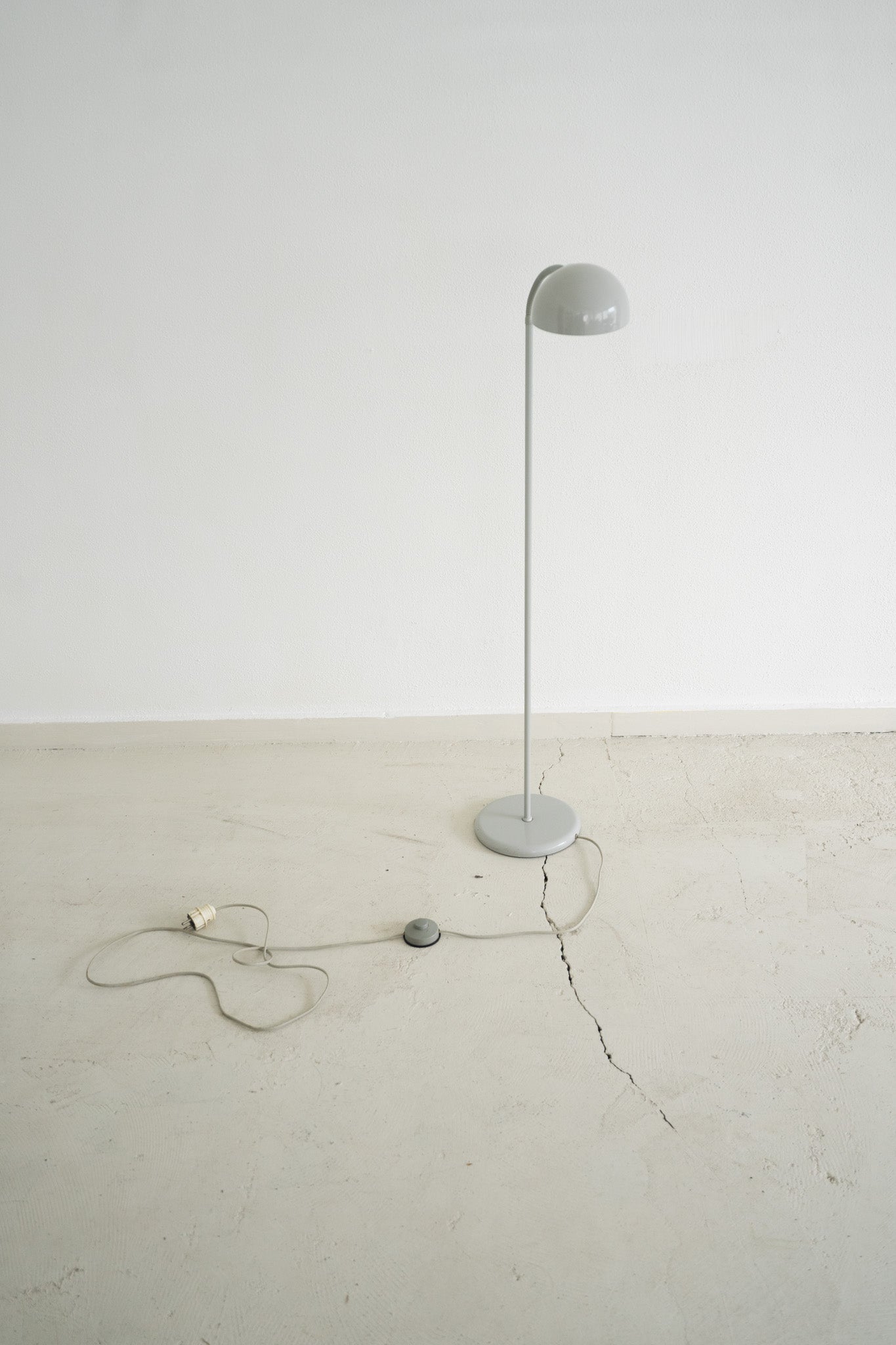 MINIMALISTIC FLOOR LAMP