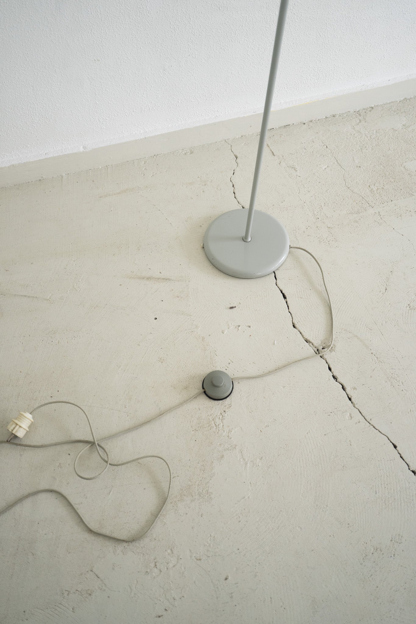 MINIMALISTIC FLOOR LAMP