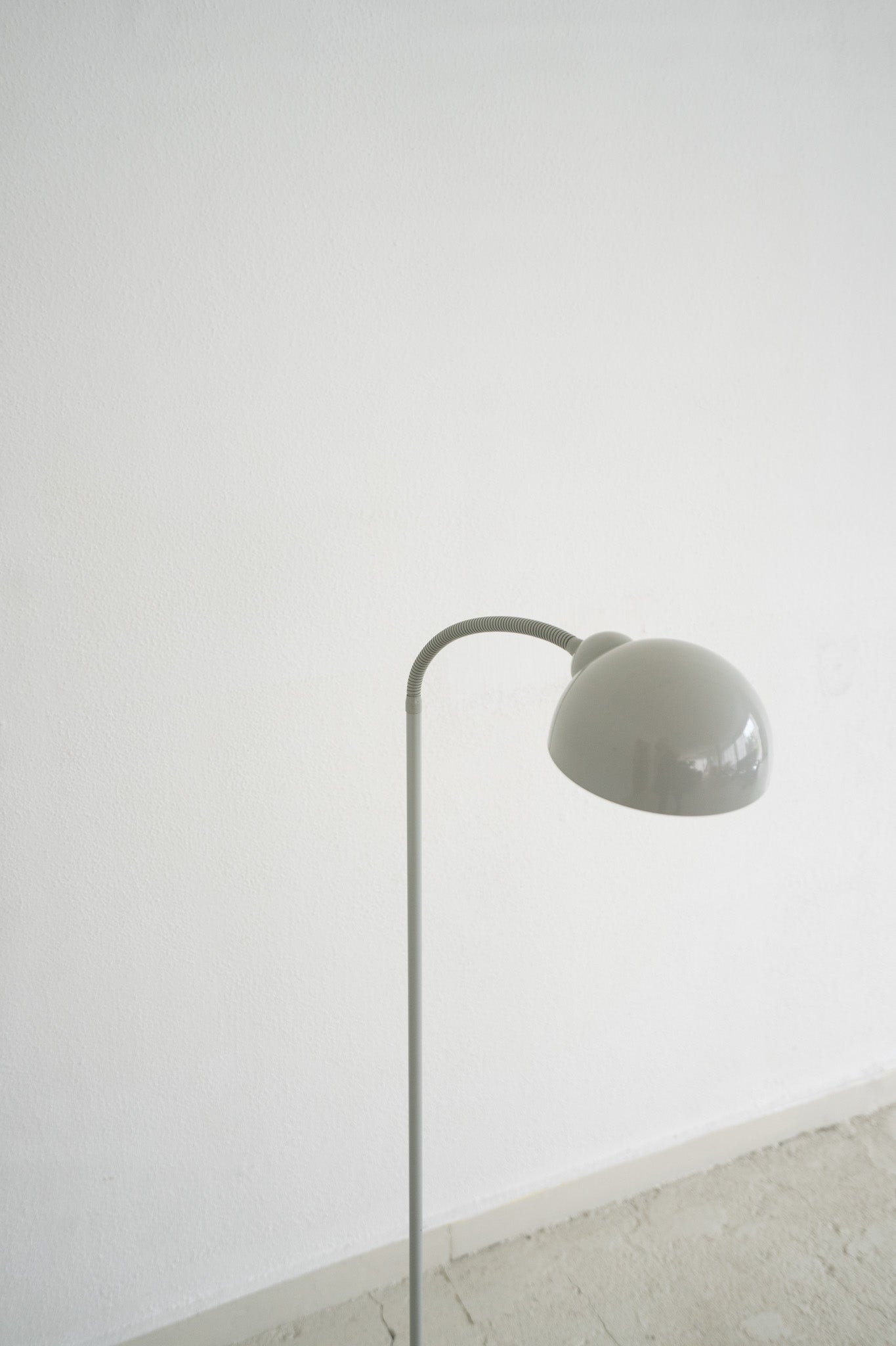 MINIMALISTIC FLOOR LAMP