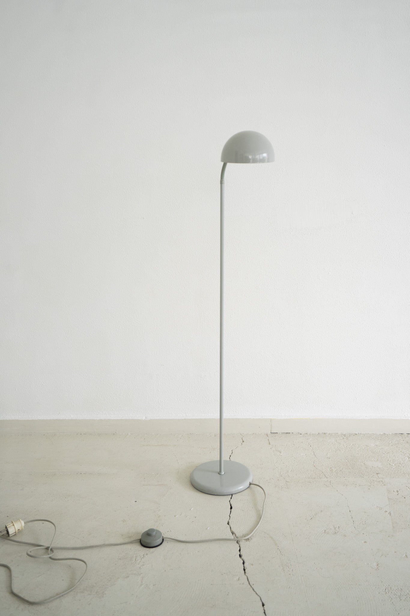 MINIMALISTIC FLOOR LAMP