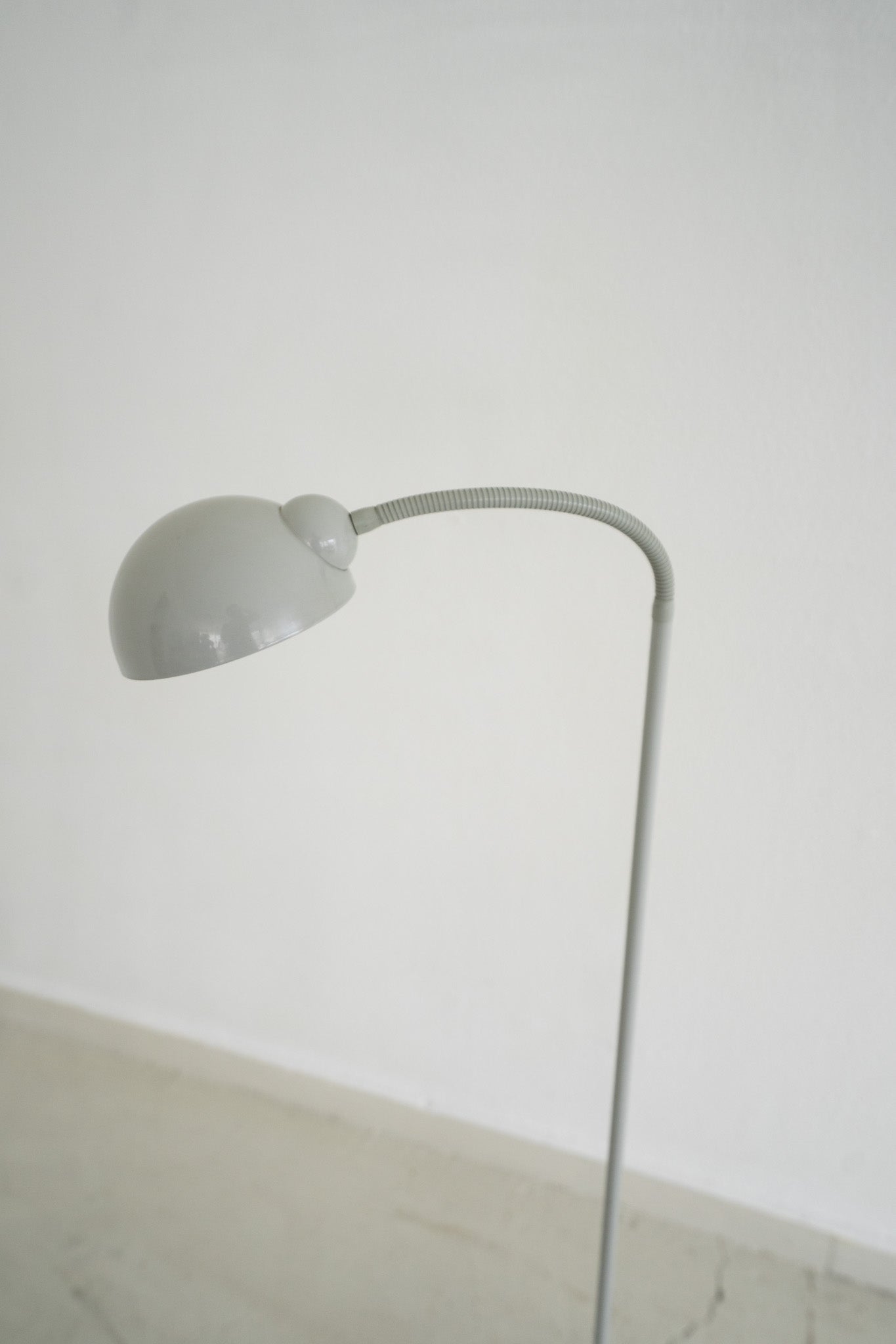 MINIMALISTIC FLOOR LAMP