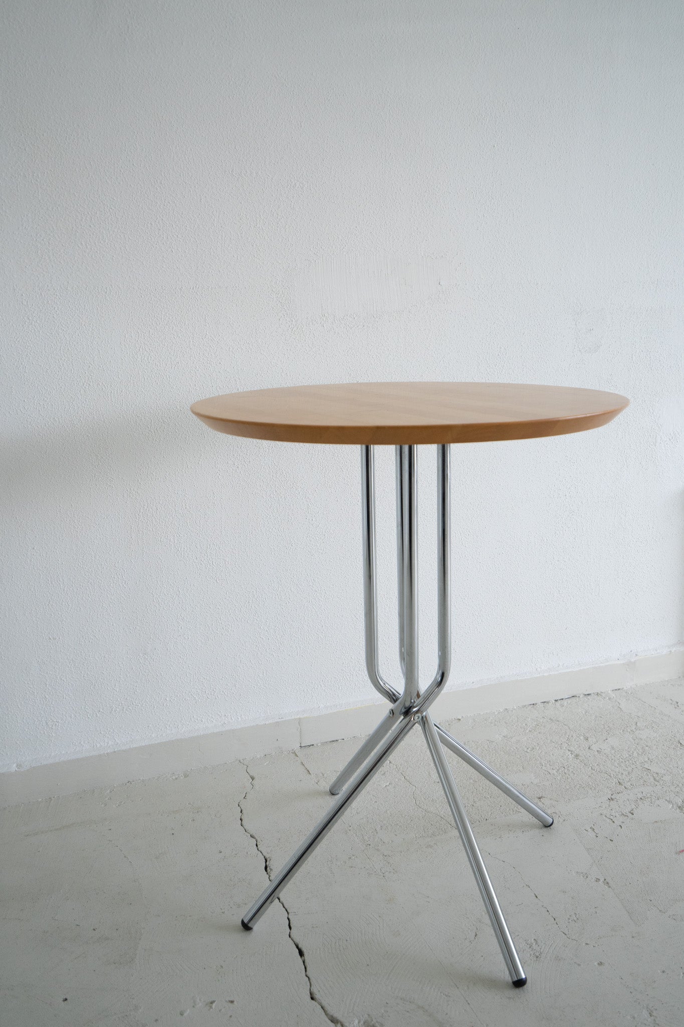 ROUND WOODEN SIDE TABLE