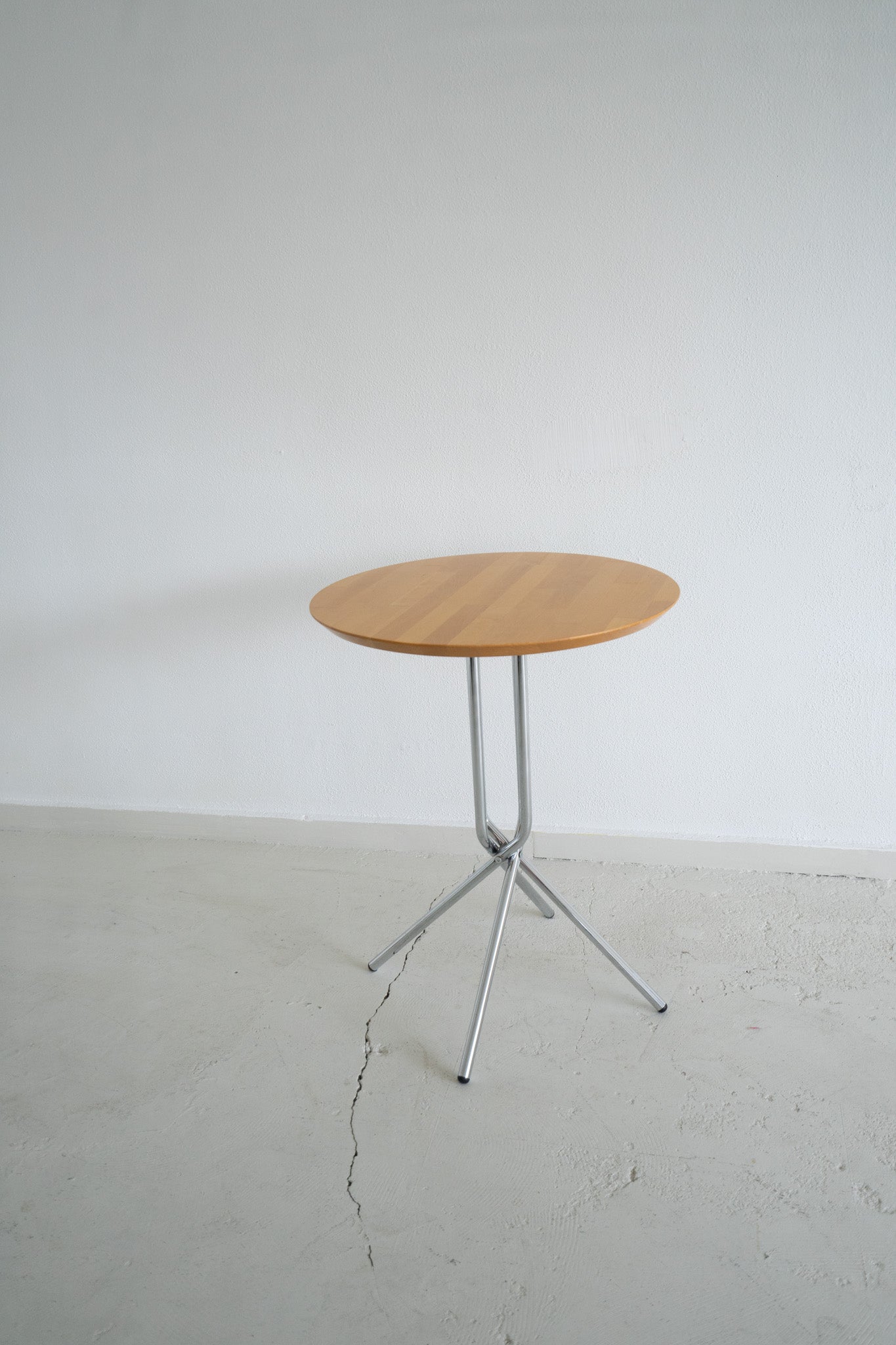 ROUND WOODEN SIDE TABLE