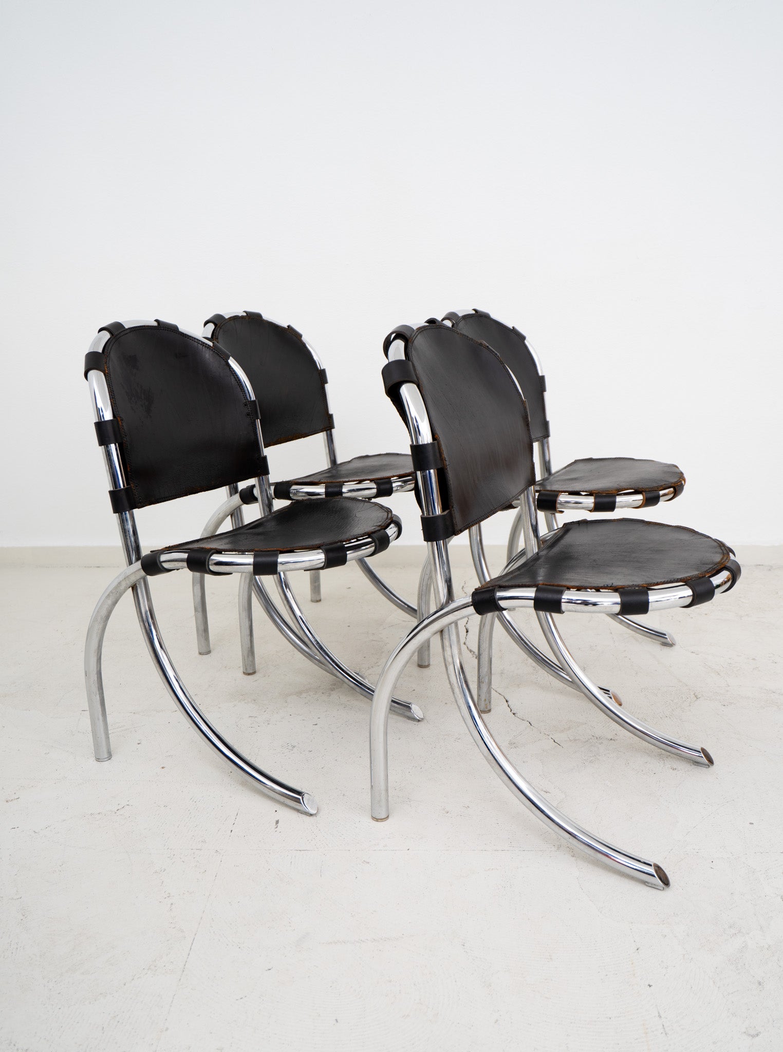 CHROME AND LEATHER MEDUSA DINING CHAIRS BY STUDIO TETRARCH FOR ALBERTO BAZZANI (4)