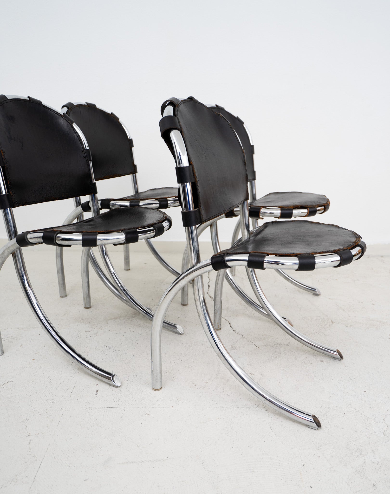 CHROME AND LEATHER MEDUSA DINING CHAIRS BY STUDIO TETRARCH FOR ALBERTO BAZZANI (4)