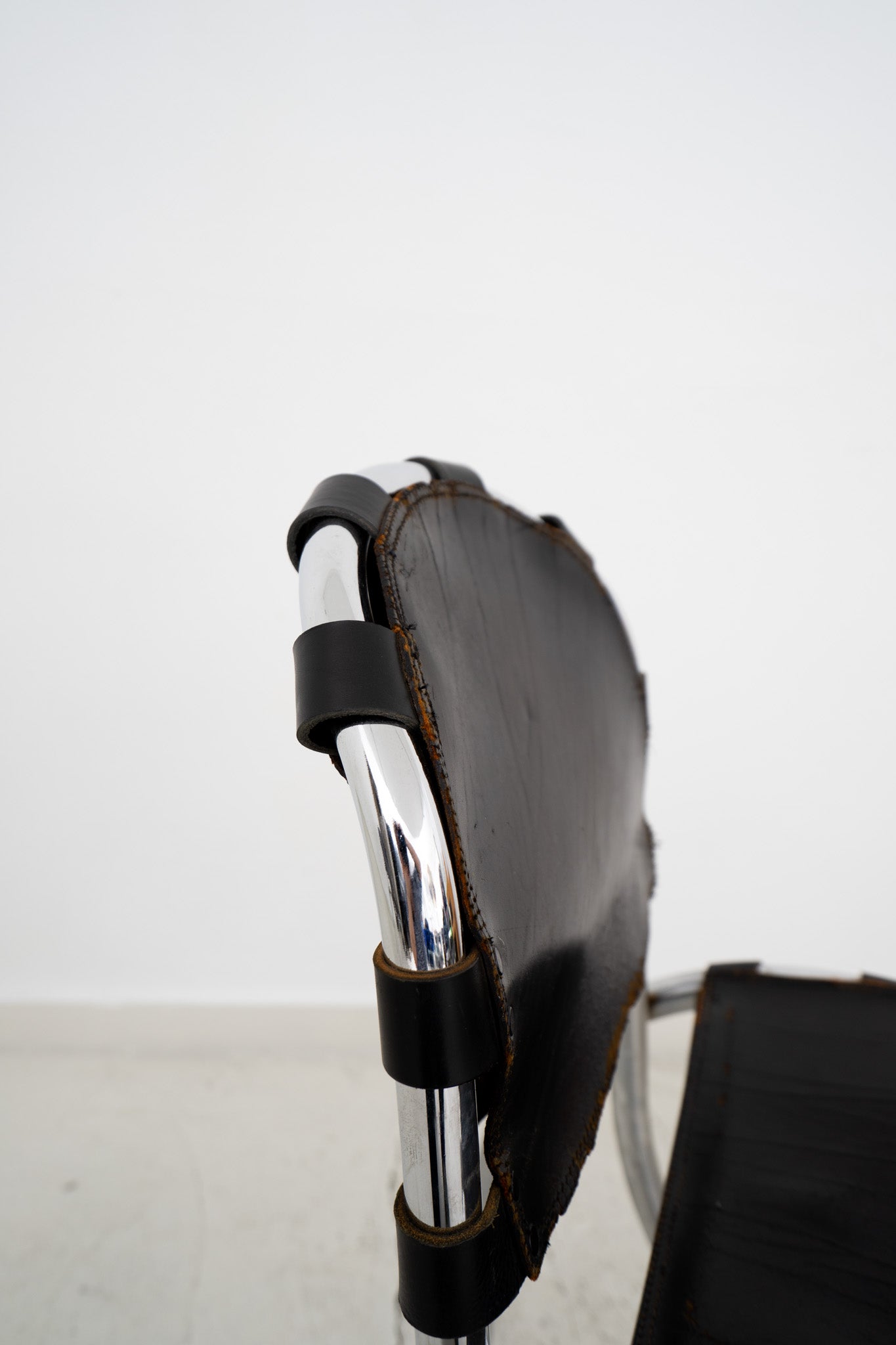 CHROME AND LEATHER MEDUSA DINING CHAIRS BY STUDIO TETRARCH FOR ALBERTO BAZZANI (4)