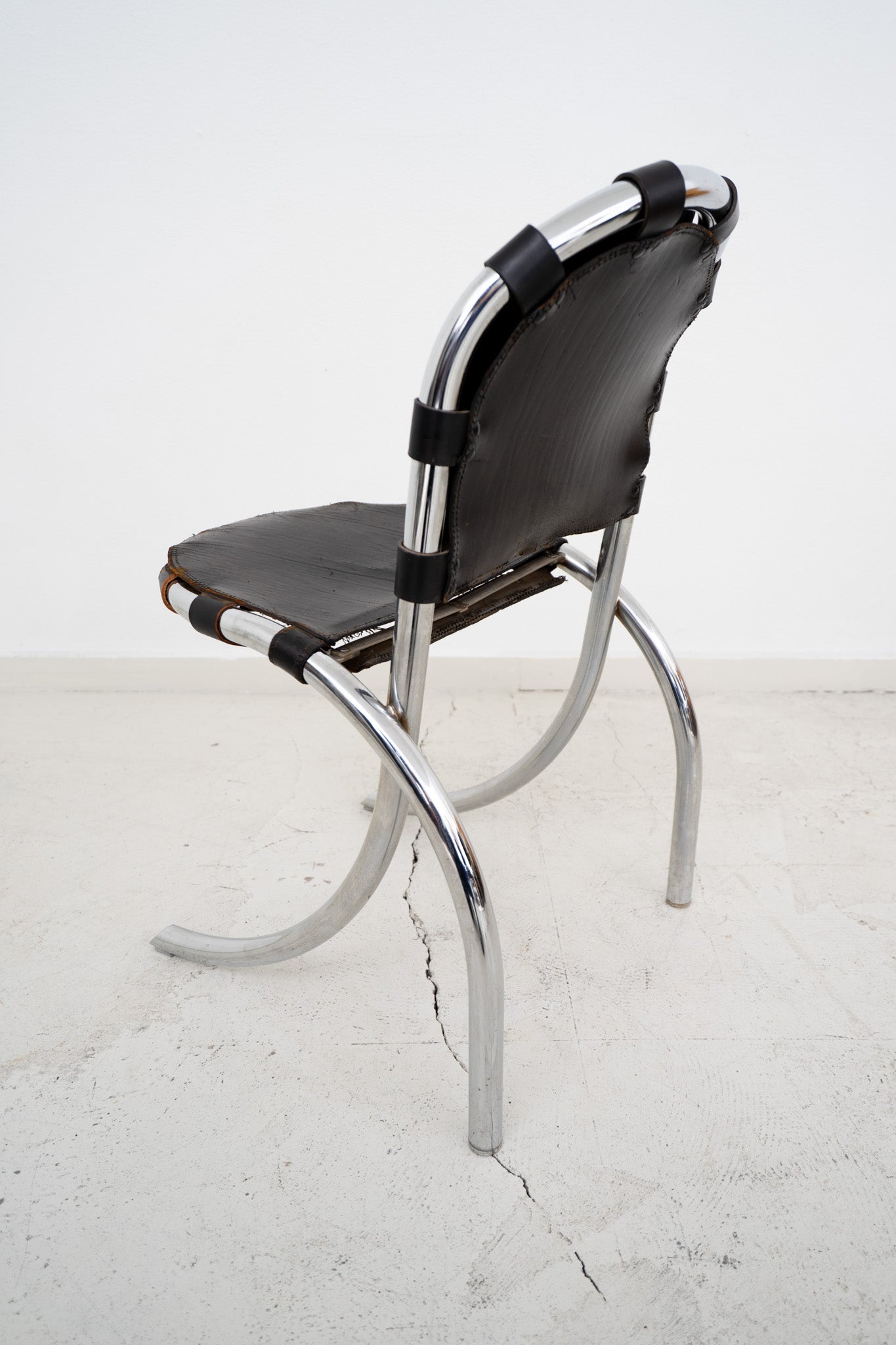 CHROME AND LEATHER MEDUSA DINING CHAIRS BY STUDIO TETRARCH FOR ALBERTO BAZZANI (4)