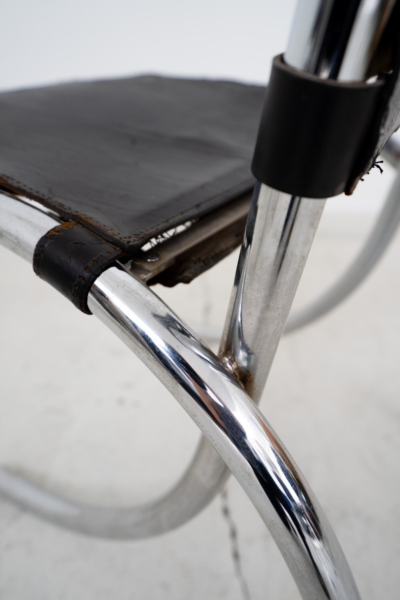 CHROME AND LEATHER MEDUSA DINING CHAIRS BY STUDIO TETRARCH FOR ALBERTO BAZZANI (4)