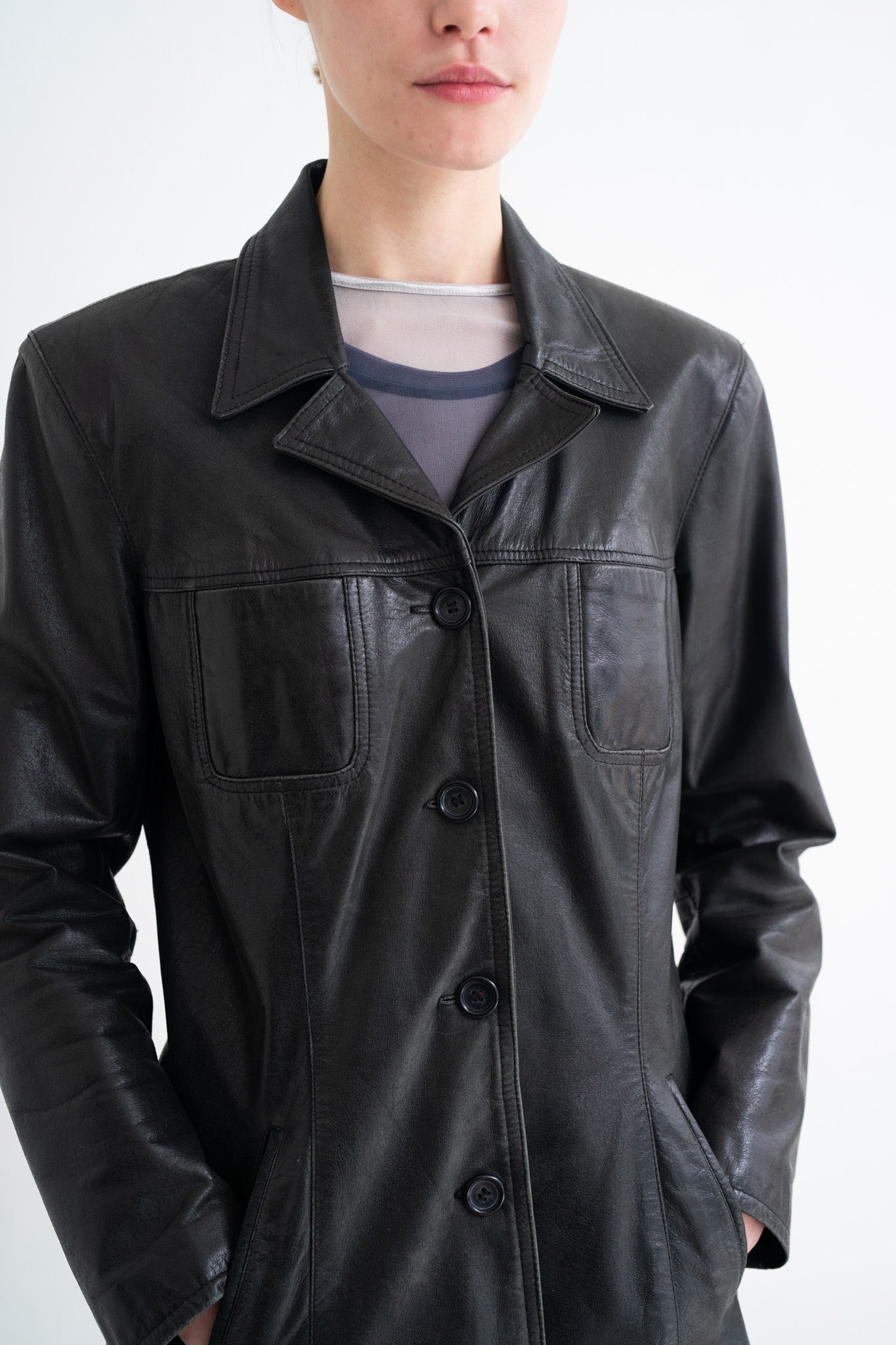 SLEEK LEATHER BLAZER