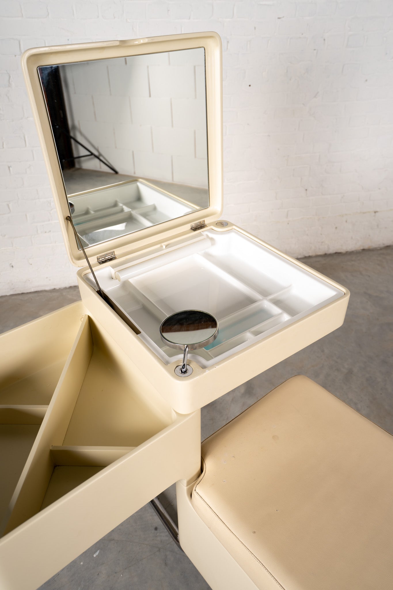 VANITY TABLE BY CARLO URBINATI FOR TULLI ZUCCARI, ITALY 1975
