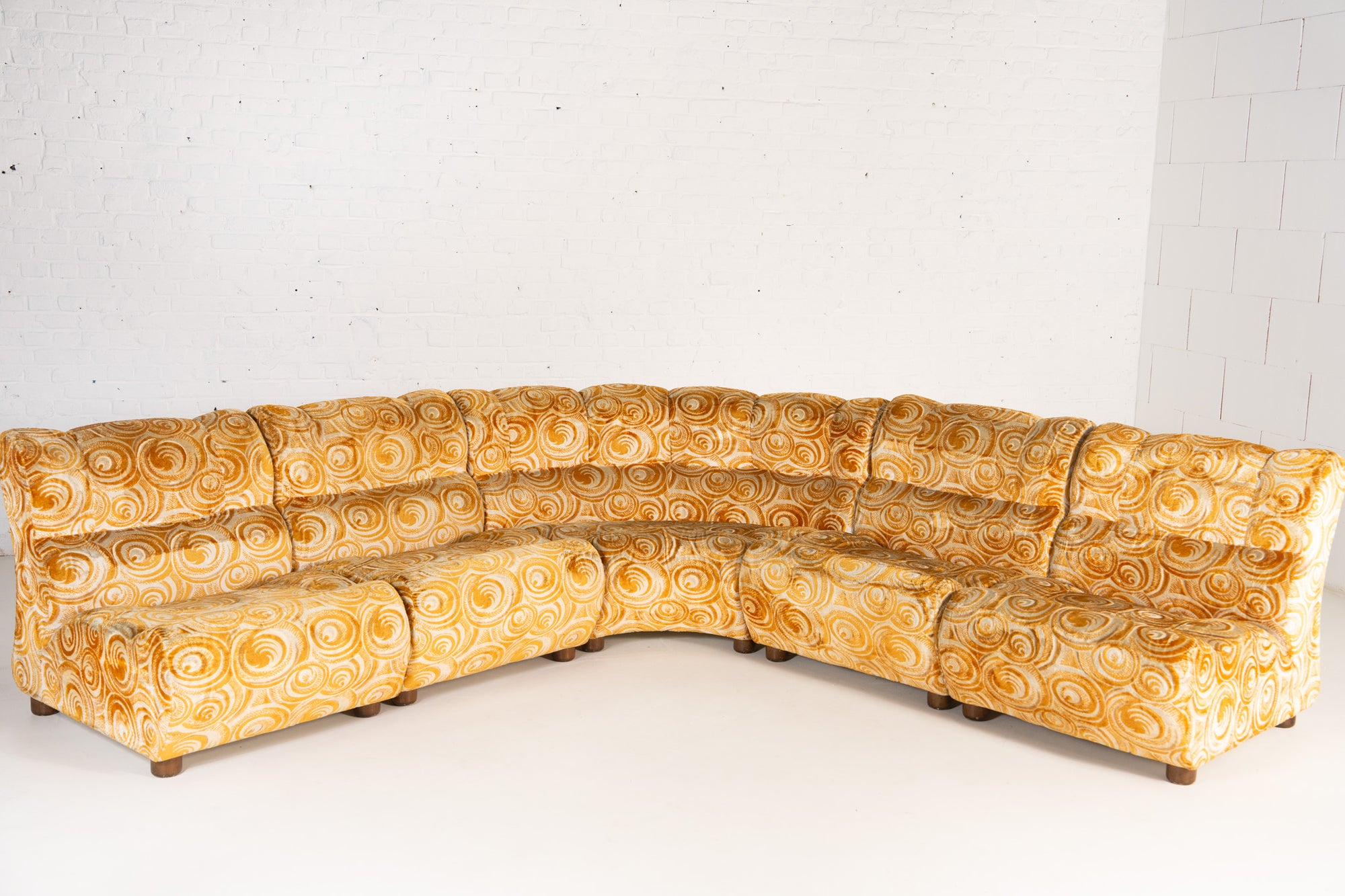 MODULAR 70S CURVED SOFA