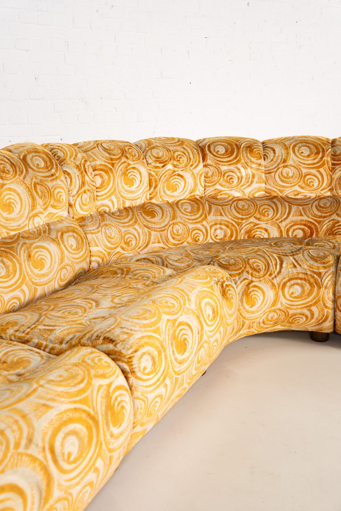 MODULAR 70S CURVED SOFA