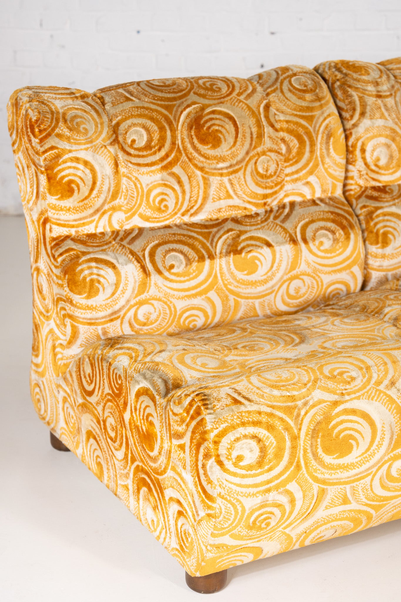 MODULAR 70S CURVED SOFA