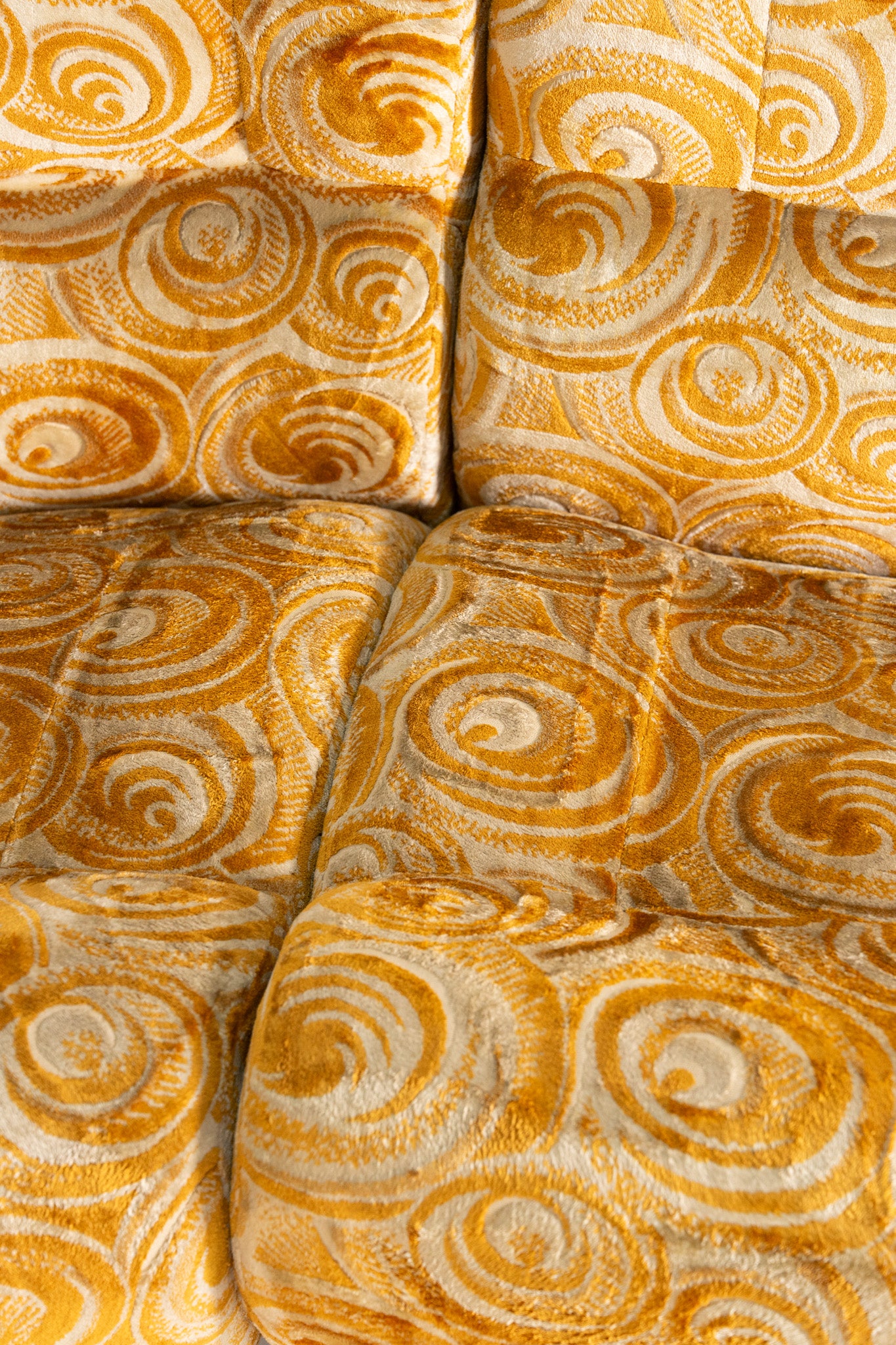 MODULAR 70S CURVED SOFA