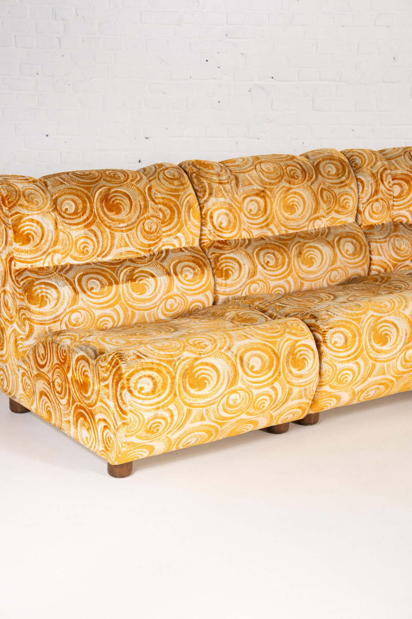 MODULAR 70S CURVED SOFA